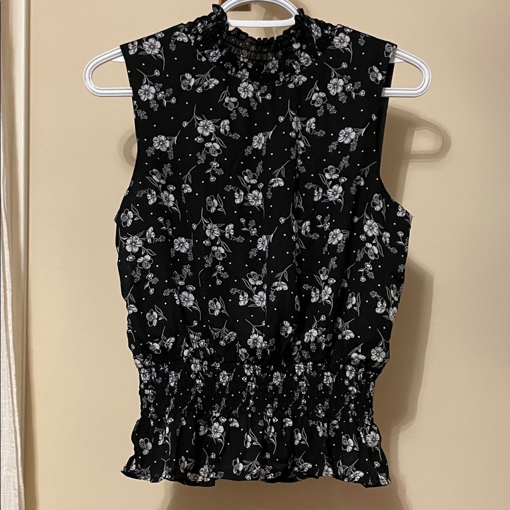 Suzy Shier black and white floral sleeveless blouse